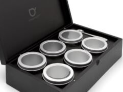 Theedoos met 6 ronde blikjes en RVS maatschepje