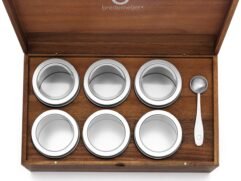 Theedoos met 6 blikjes en RVS maatschepje